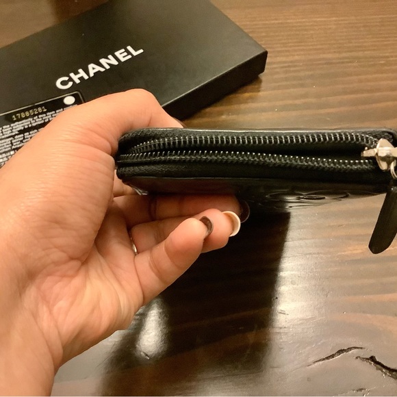 Chanel Camellia Lambskin Zip up Wallet - Picture 9 of 9
